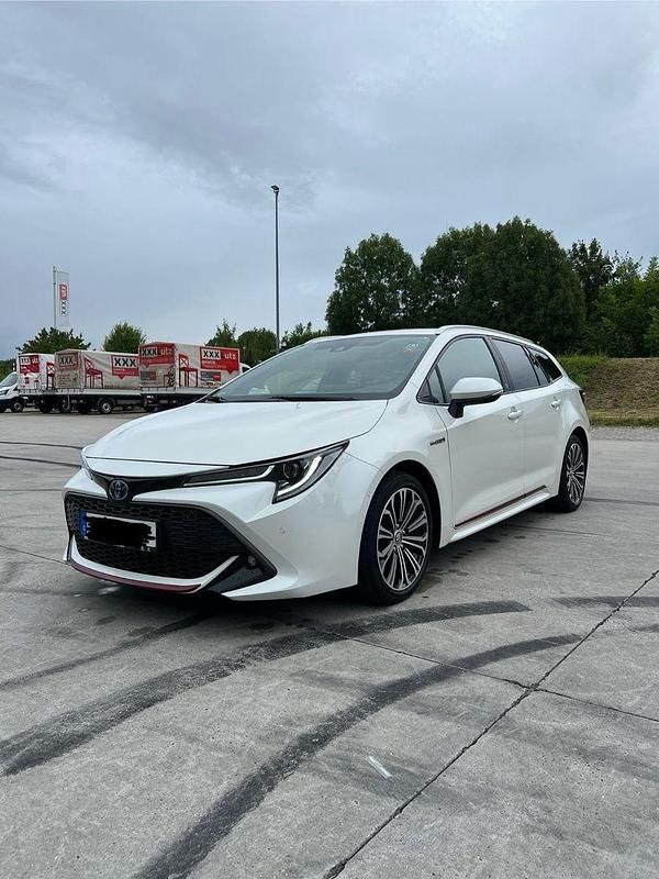 Weiß Gebraucht 2019 Toyota Corolla Team Kombi | 21.490 € (Fairer Preis) - Bild 1/4