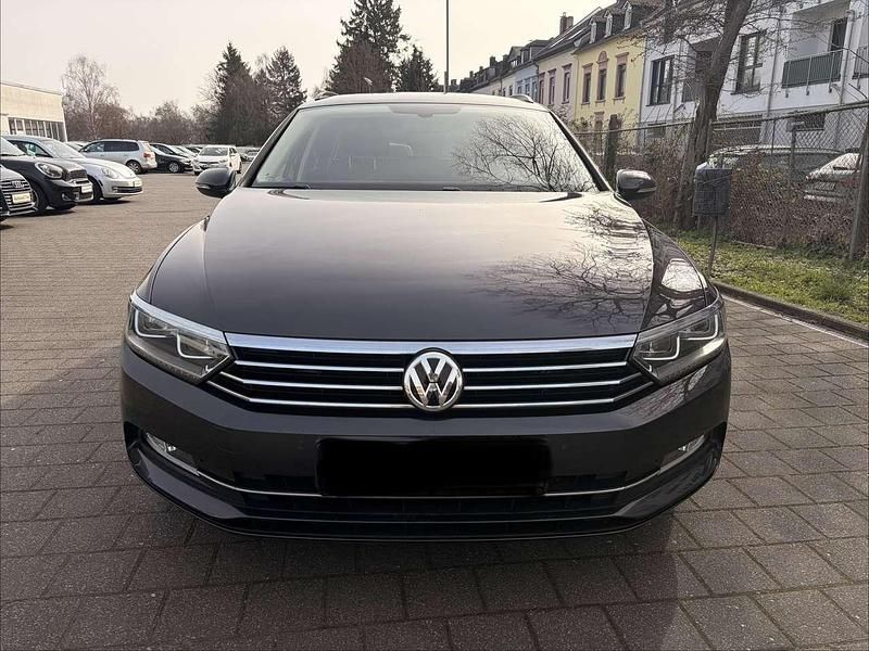 Gebraucht VW Passat 150 PS (110 kW) 2017 Mangangrau metallic Kombi
