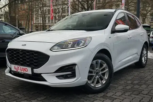 Używany Ford Kuga ST-Line 150 KM (110 kW) 2021 Biały SUV