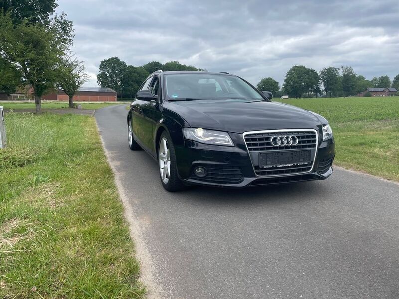 Schwarz Gebraucht 2012 Audi A4 Ambiente Kombi | 8.000 € (Guter Preis) - Bild 1/4