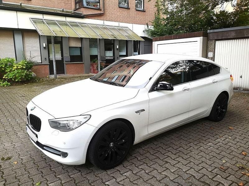 Weiß Gebraucht 2010 BMW 530 Gran Turismo Sport Line Limousine | 11.900 € (Etwas zu teuer) - Bild 1/4