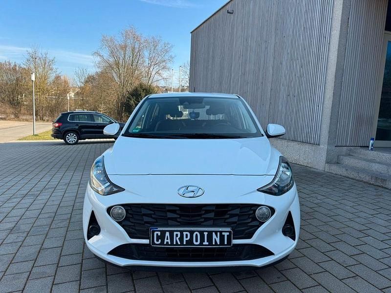 Gebraucht Hyundai i10 Trend 84 PS (61 kW) 2023 Weiß Kleinwagen