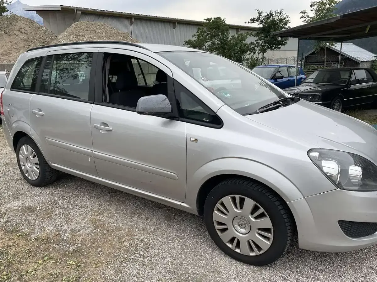Gebraucht Opel Zafira Family 150 PS (110 kW) 2012 Silber Van / Kleinbus