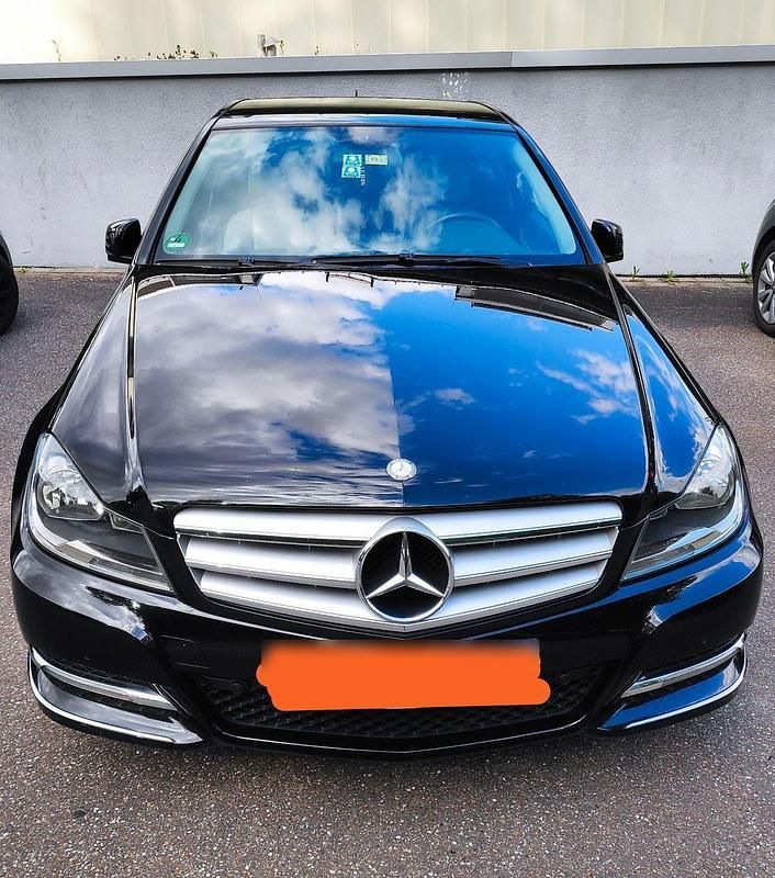 Schwarz Gebraucht 2012 Mercedes C200 Avantgarde Limousine | 11.990 € (Fairer Preis) - Bild 1/4