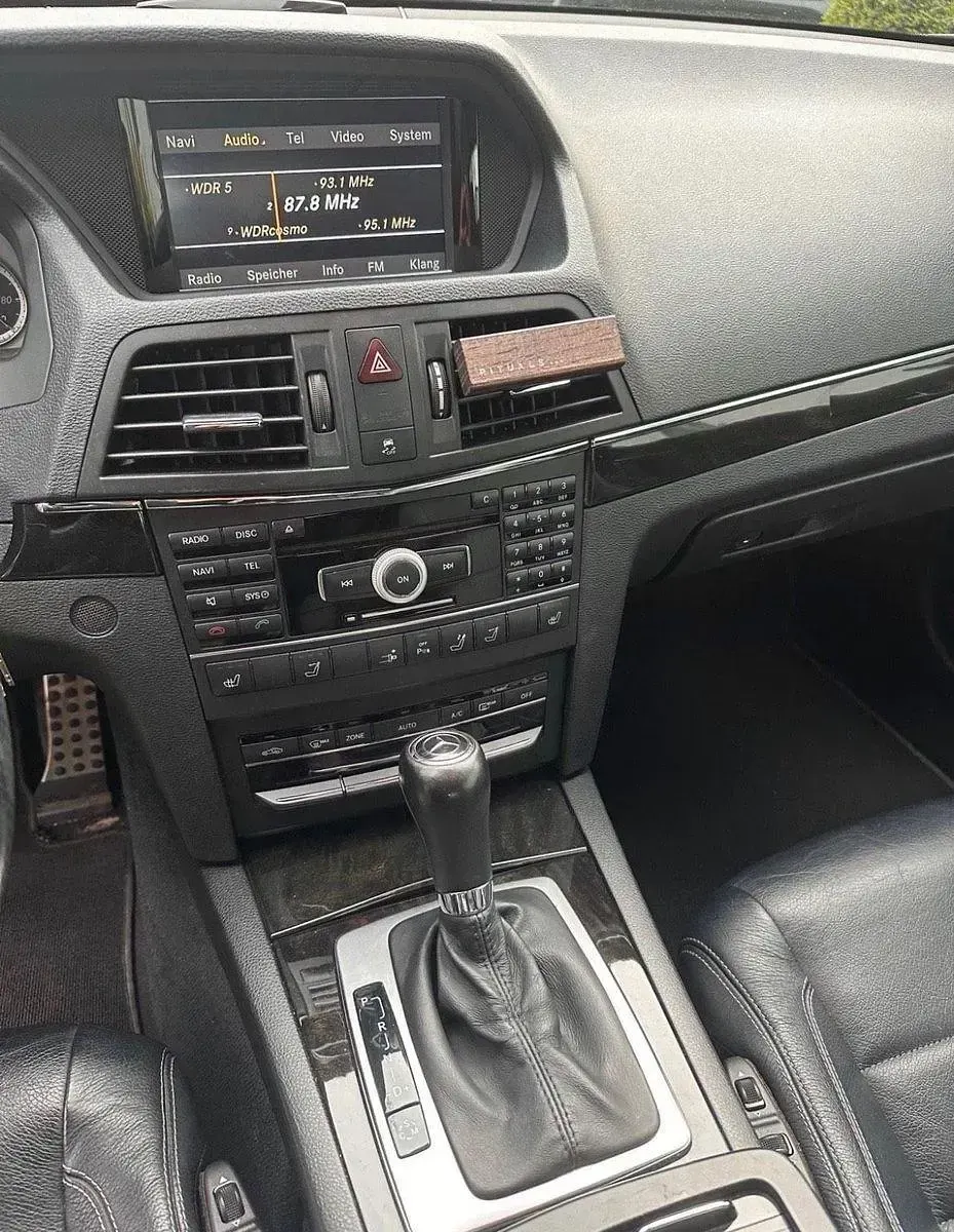 Gebraucht Mercedes E200 AMG line 184 PS (135 kW) 2012 Schwarz Cabrio