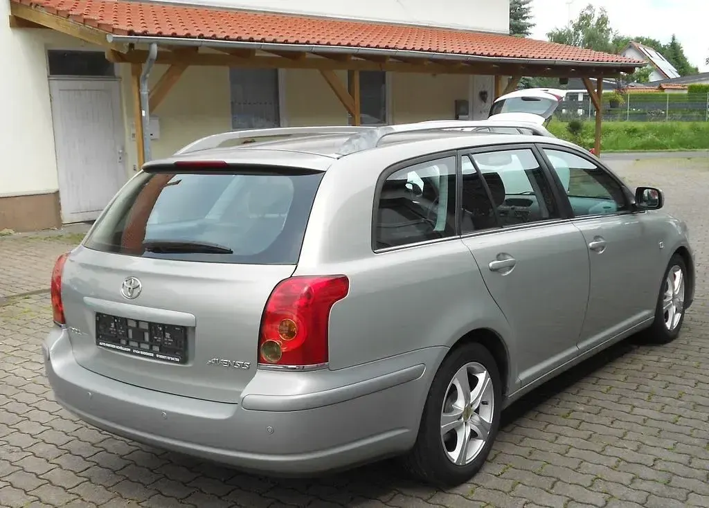 Gebraucht Toyota Avensis Sol 129 PS (94 kW) 2005 Light olive mica metallic Kombi