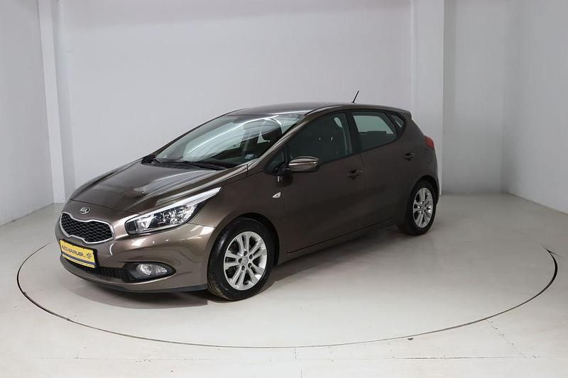 Gebraucht Kia Ceed Edition 7 99 PS (72 kW) 2012 Beige Kleinwagen