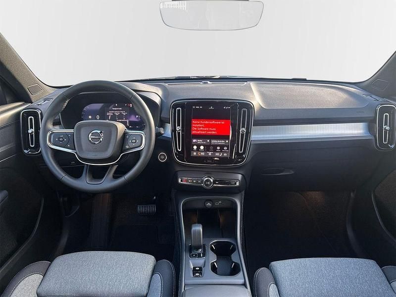 Neu Volvo XC40 Core 163 PS (119 kW) 2025 Metallic (schwarz SUV