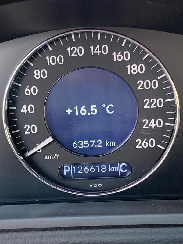 Usata Mercedes E320 224 CV (164 kW) 2004 Argento Berlina