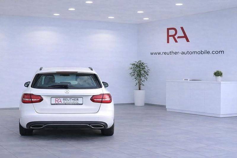 Gebraucht Mercedes C220 194 PS (142 kW) 2020 Weiß Limousine