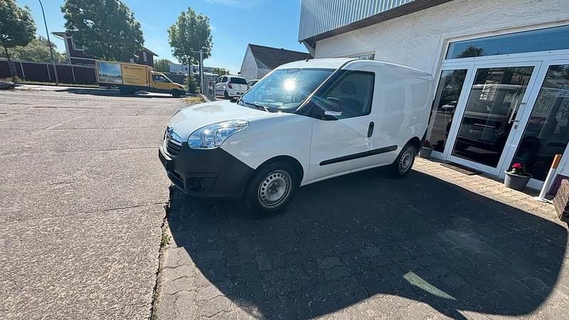 Weiß Gebraucht 2016 Opel Combo Kombi | 5.850 € (Fairer Preis) - Bild 1/4