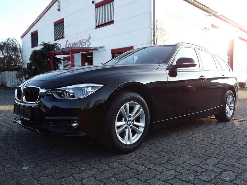 Gebraucht BMW 320 Advantage 190 PS (139 kW) 2018 Schwarz Kombi