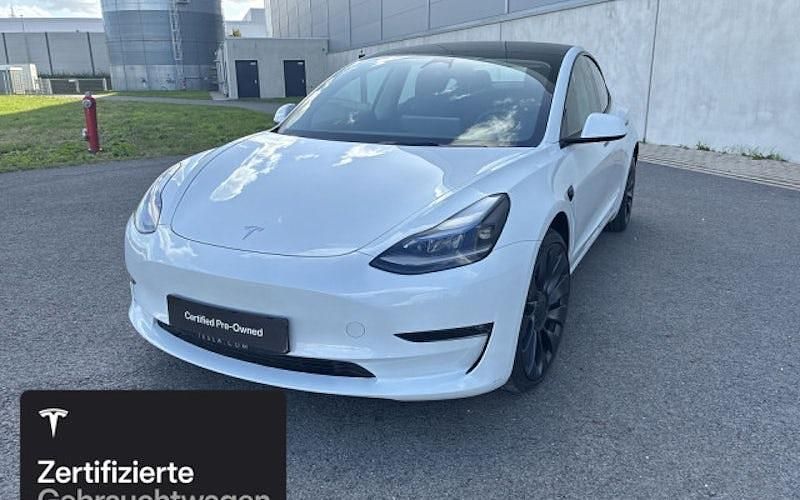 Weiß Gebraucht 2022 Tesla Model 3 Performance Limousine | 34.800 € (Etwas zu teuer) - Bild 1/4