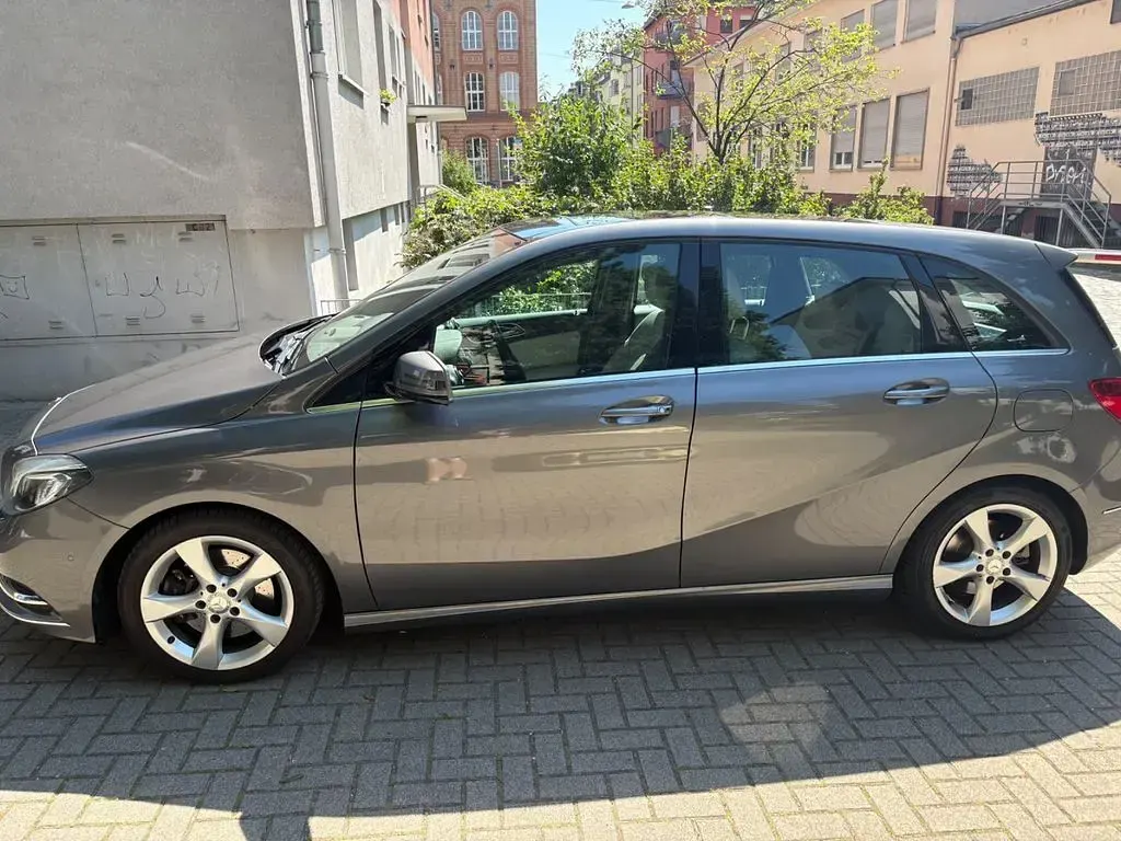Gebraucht Mercedes B250 211 PS (155 kW) 2013 Grau Kleinwagen