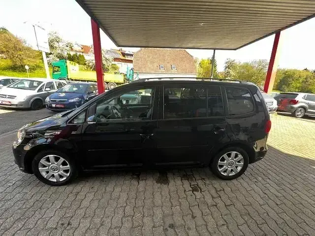 Gebraucht VW Touran Life 105 PS (77 kW) 2014 Schwarz Van / Kleinbus