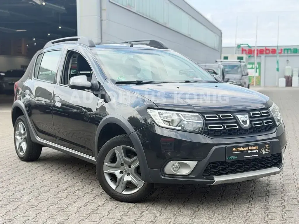 Gebraucht Dacia Sandero Prestige 90 PS (66 kW) 2017 Schwarz Limousine