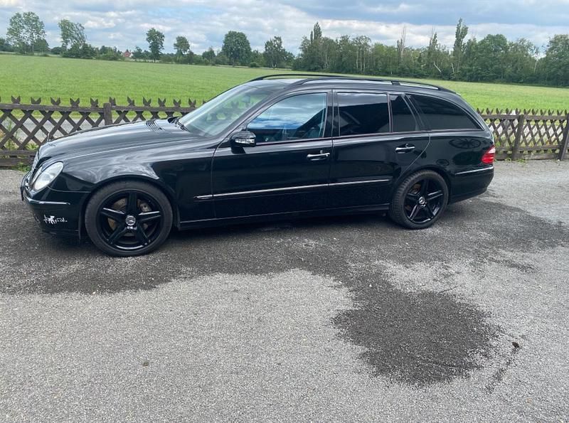 Schwarz Gebraucht 2005 Mercedes E350 Kombi | 6.000 € (Fairer Preis) - Bild 1/4
