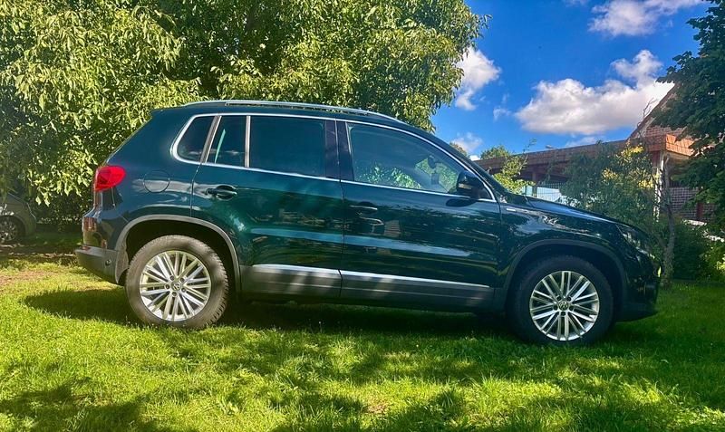Grün Gebraucht 2015 VW Tiguan Sportline SUV | 10.800 € (Guter Preis) - Bild 1/4