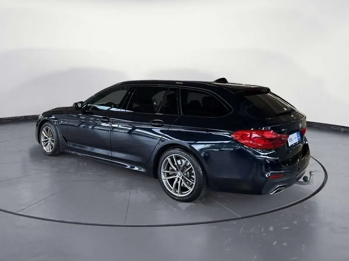 Gebraucht BMW 520 M Sport 190 PS (139 kW) 2021 M carbonschwarz metallic Kombi