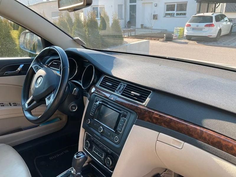 Gebraucht Skoda Superb Elegance 170 PS (125 kW) 2015 Gelb Kombi