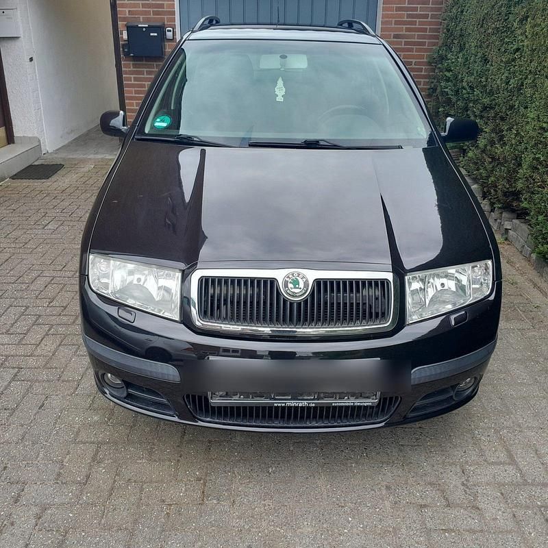 Schwarz Gebraucht 2005 Skoda Fabia Kombi | 1.250 € (Guter Preis) - Bild 1/4