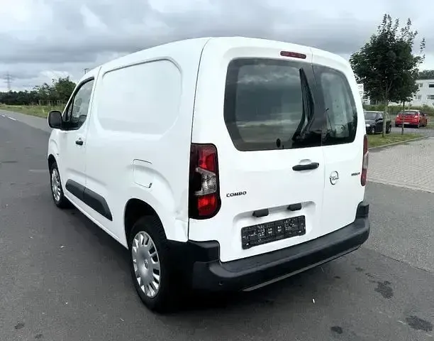 Gebraucht Opel Combo 102 PS (75 kW) 2018 Weiß Van / Kleinbus