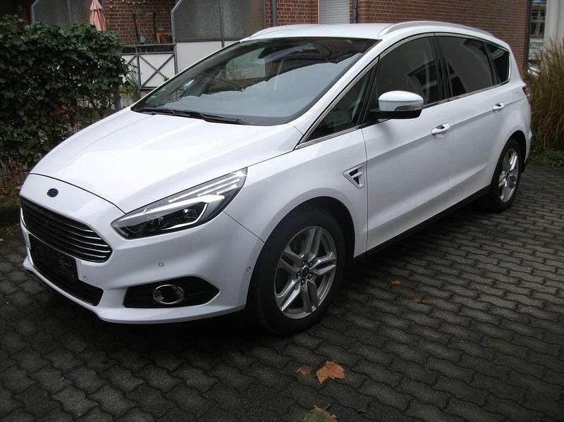 Weiß Gebraucht 2017 Ford S-MAX Titanium Van / Kleinbus | 9.850 € (Fairer Preis) - Bild 1/4