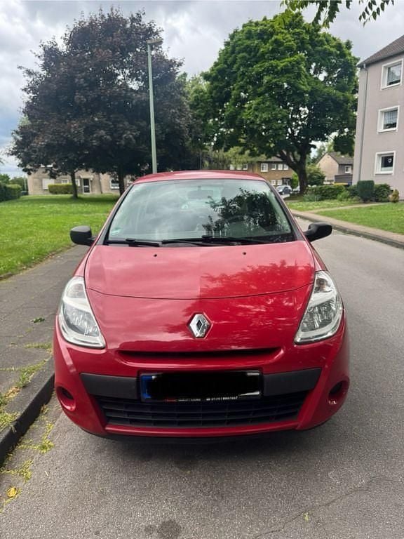 Rot Gebraucht 2012 Renault Clio IV Dynamique Limousine | 2.990 € (Fairer Preis) - Bild 1/4