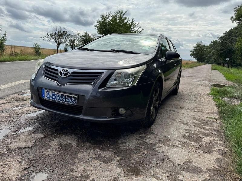 Grau Gebraucht 2011 Toyota Avensis Edition Kombi | 5.200 € (Fairer Preis) - Bild 1/4