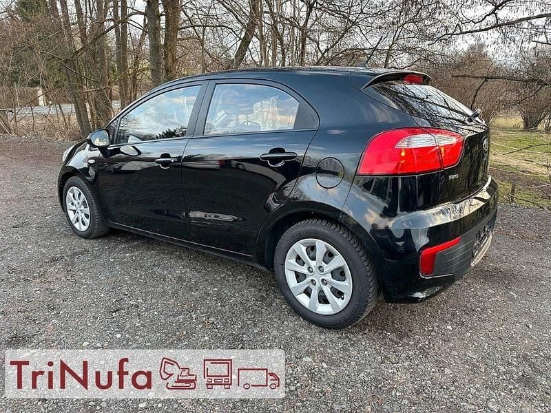 Gebraucht Kia Rio 84 PS (61 kW) 2016 Schwarz Kleinwagen