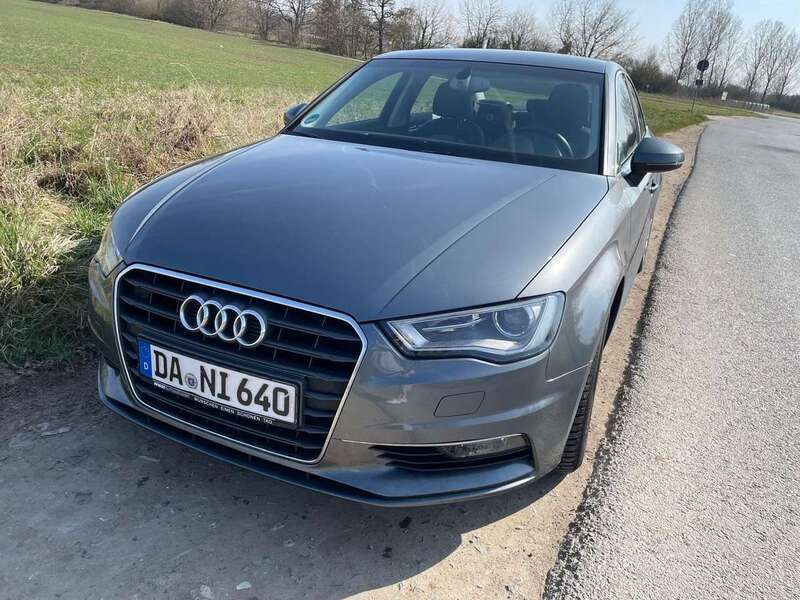 Grau Gebraucht 2015 Audi A3 Ambiente Limousine | 16.000 € (Fairer Preis) - Bild 1/4