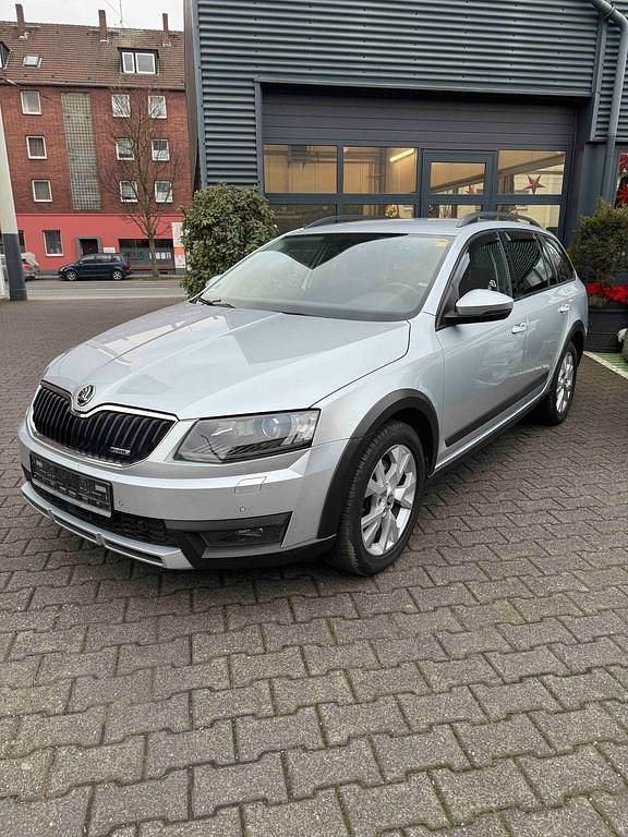 Silber Gebraucht 2014 Skoda Octavia Scout 4x4 Limousine | 7.990 € (Fairer Preis) - Bild 1/4