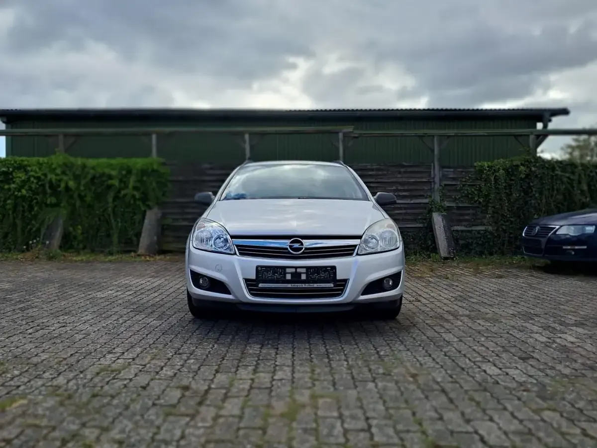 Używany Opel Astra 115 KM (84 kW) 2009 Purpurowy Kombi