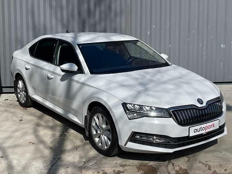 Gebraucht Skoda Superb Ambition 218 PS (160 kW) 2021 Weiß Limousine