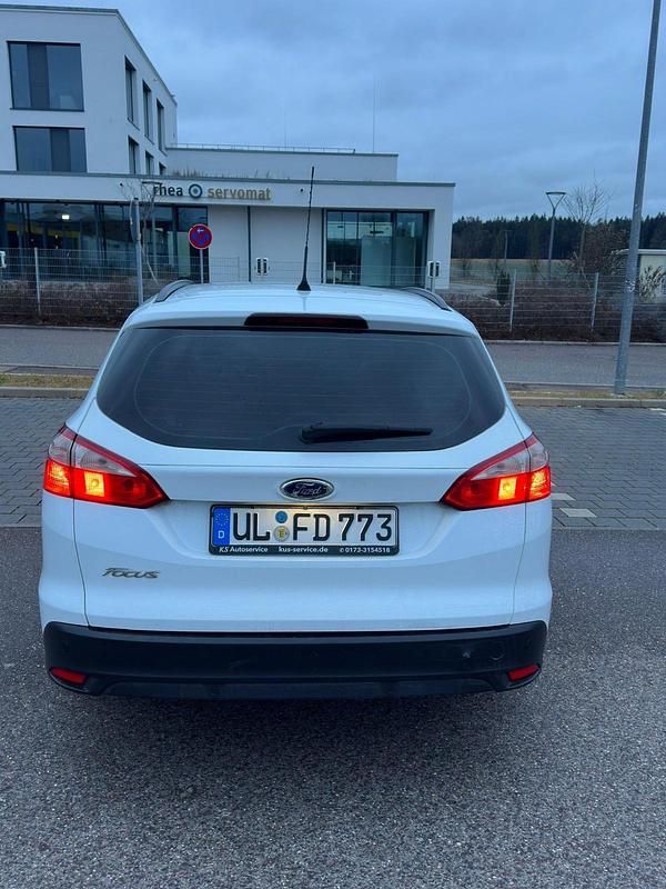 Gebraucht Ford Focus 85 PS (62 kW) 2013 Weiß Kombi