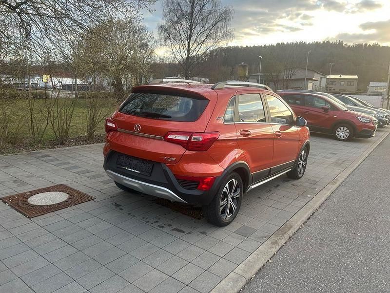 Gebraucht Baic X25 2017 Orange SUV