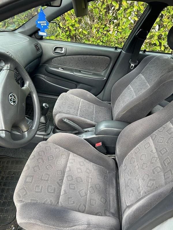 Gebraucht Toyota Corolla Terra 110 PS (80 kW) 2000 Silber Limousine