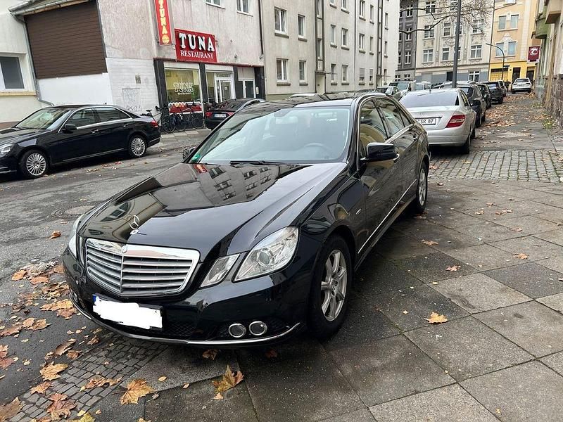 Schwarz Gebraucht 2009 Mercedes E250 Limousine | 15.000 € - Bild 1/4