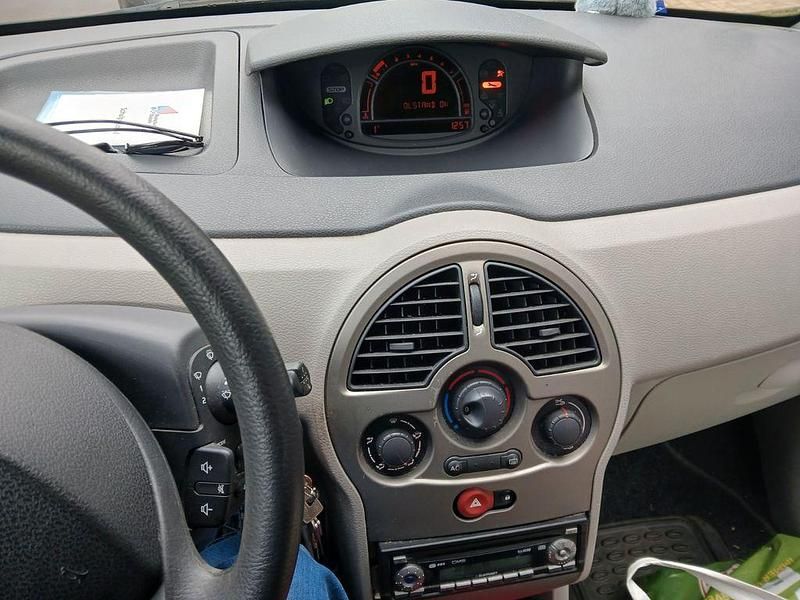 Blau Gebraucht 2005 Renault Modus Dynamique Van / Kleinbus | 850 € (Fairer Preis) - Bild 1/4