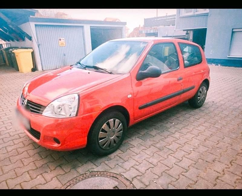 Rot Gebraucht 2011 Renault Clio II Kleinwagen | 1.650 € - Bild 1/4