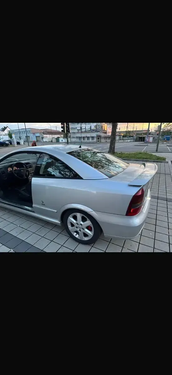 Gebraucht Opel Astra 200 PS (147 kW) 2001 Silber Coupé