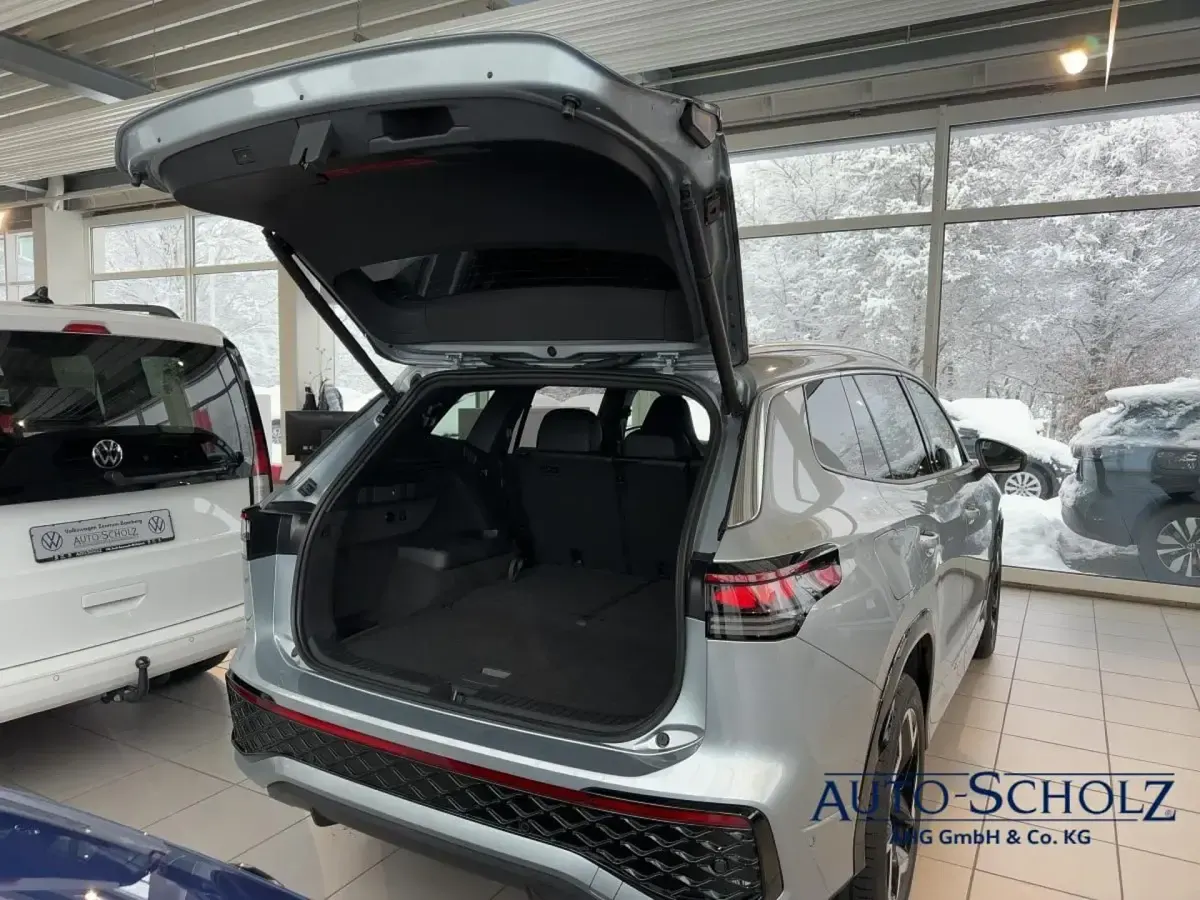 Gebraucht VW Tayron R-line Plus 193 PS (141 kW) 2025 Silber SUV