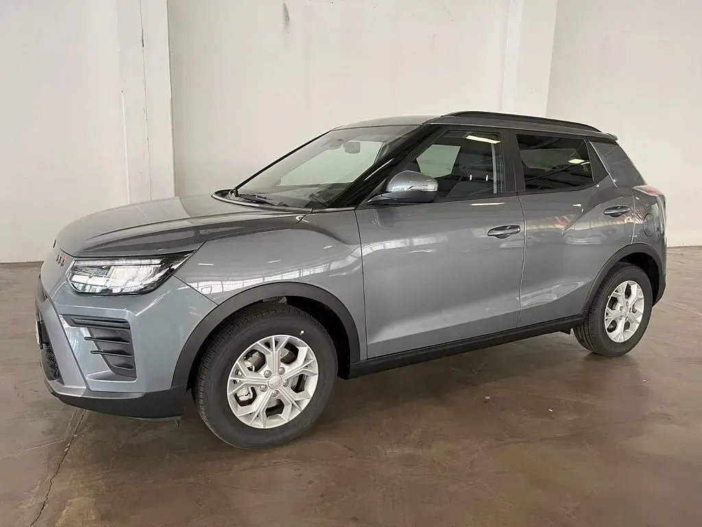 Neu SsangYong Tivoli Quartz 163 PS (119 kW) 2026 Grau SUV