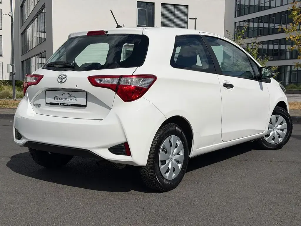 Gebraucht Toyota Yaris Basis 69 PS (50 kW) 2019 Weiß Kleinwagen