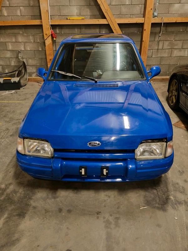 Blau Gebraucht 1988 Ford Escort Coupé | 3.850 € - Bild 1/4
