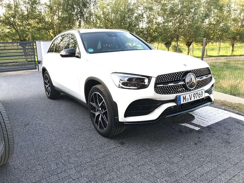 Weiß Gebraucht 2020 Mercedes GLC200 AMG line SUV | 34.000 € (Superpreis) - Bild 1/4