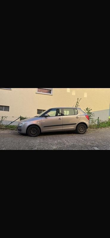 Braun Gebraucht 2009 Skoda Fabia Kleinwagen | 600 € - Bild 1/3