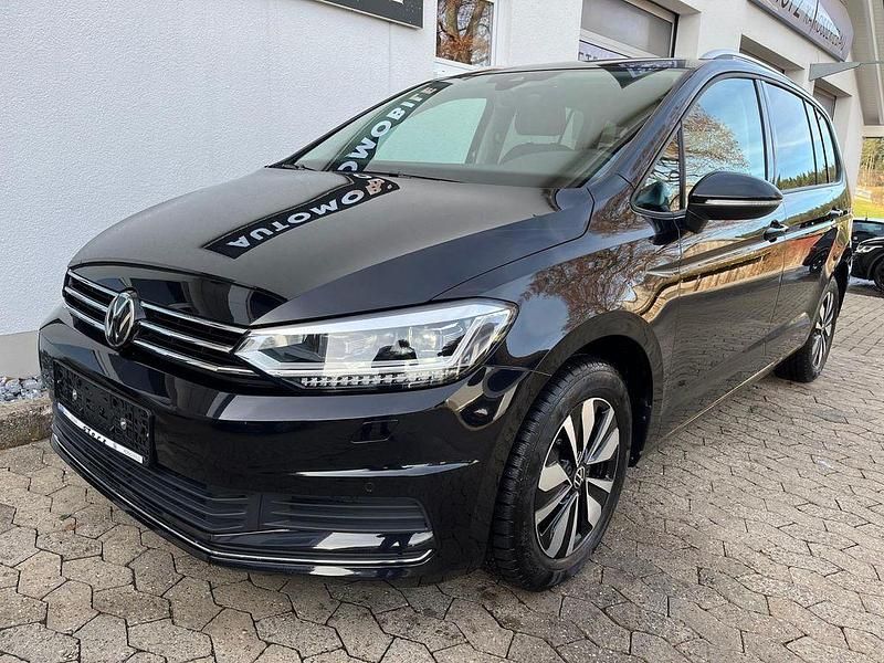 Gebraucht VW Touran Move 150 PS (110 kW) 2024 Deep black perleffekt Van / Kleinbus