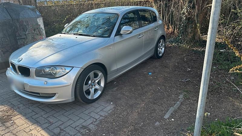 Silber Gebraucht 2009 BMW 120 Kleinwagen | 4.600 € (Fairer Preis) - Bild 1/4