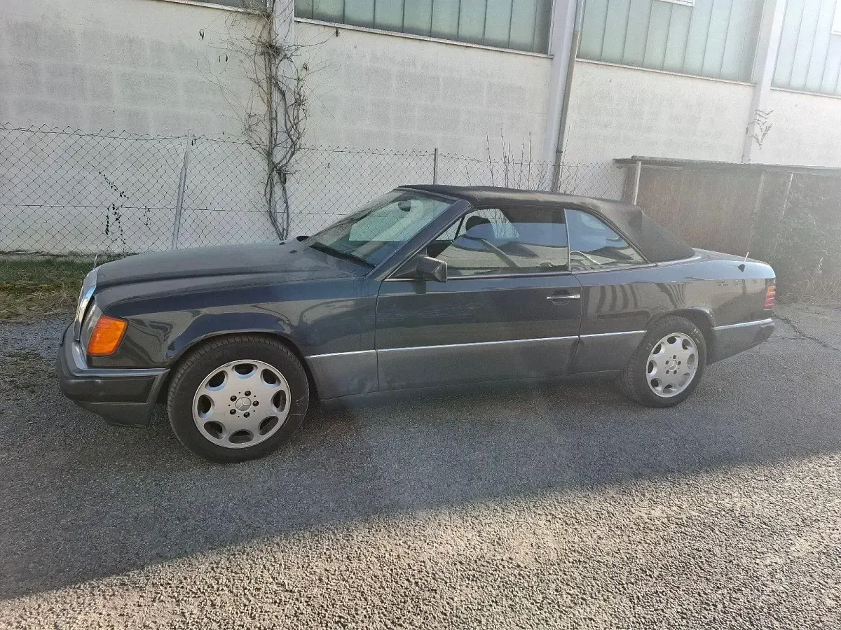Gebraucht Mercedes 300 220 PS (161 kW) 1993 Schwarz Cabrio